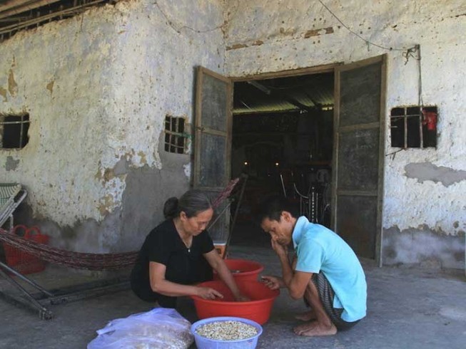 Chuyện của hai mẹ con chỉ mong được ngủ trên giường