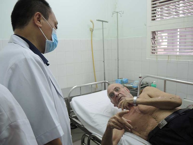 Bệnh nhân người nước ngoài chây ỳ bám bệnh viện