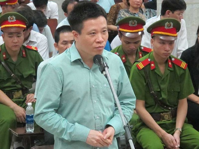 Làm theo lệnh cấp trên vẫn là cố ý làm trái?