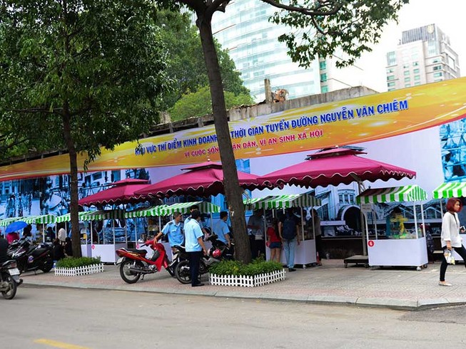 Hàng rong lên đời