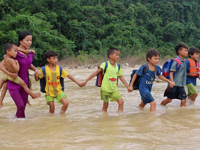 15 năm sợ hãi bơi qua sông tìm con chữ