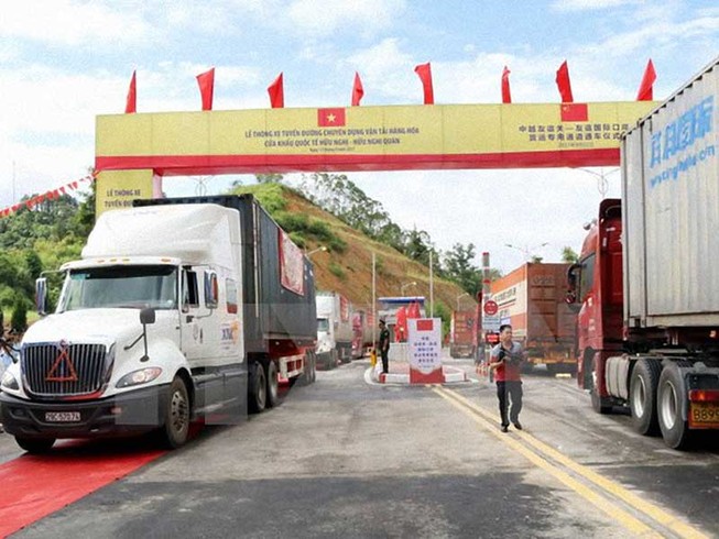 Thông xe tuyến chuyên dụng chở hàng Việt - Trung