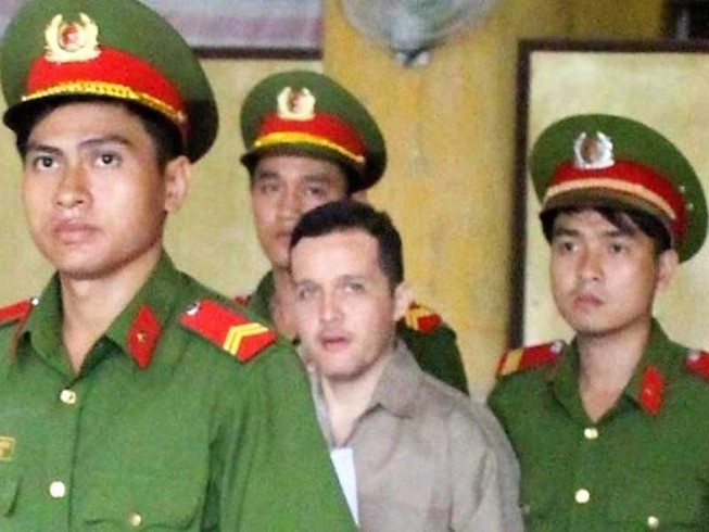 Thạo tiếng Anh, ra tòa đòi tiếng Tây Ban Nha