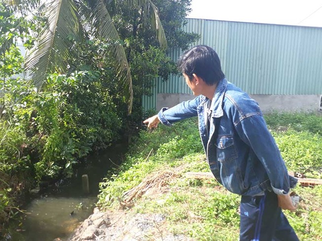 Lo mương thoát nước bị lấp vì hàng xóm xây nhà
