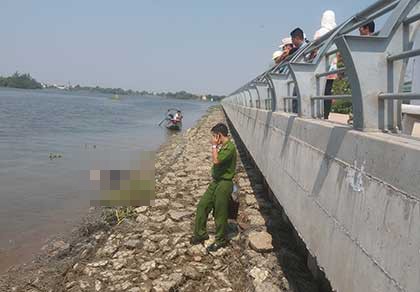 Phát hiện xác chết một người đàn ông trên sông Sài Gòn