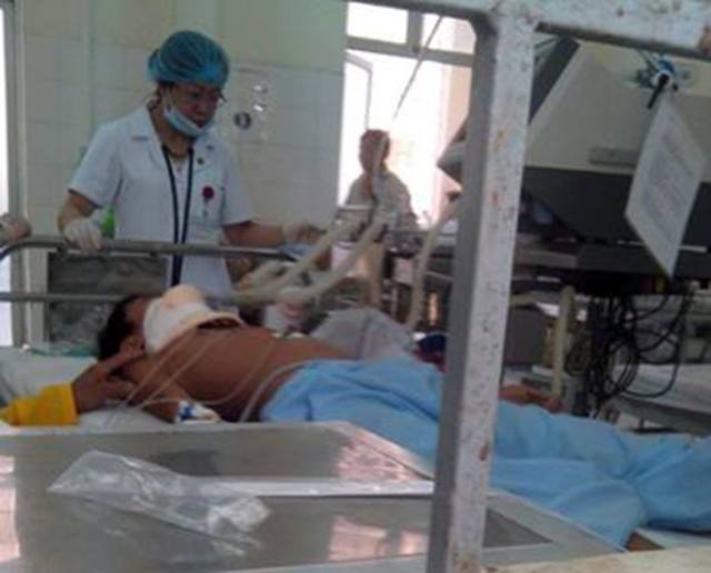 Ô tô biển xanh đâm 1 học sinh chết, 3 học sinh bị thương