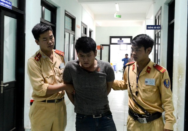 CSGT rượt đuổi hơn 100 km bắt gọn nhóm ‘đá xế’