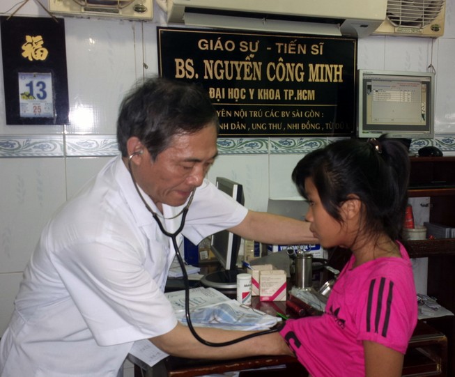 Vụ người cha tự chữa bệnh cho con: Bé Ngân sẽ vào TP.HCM chữa trị