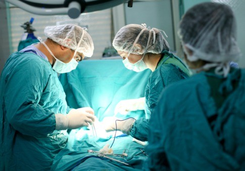 Quý bà U50 nguy kịch vì phá thai ở phòng khám tư