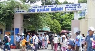 Người nhà bệnh nhi đập vỡ bàn, tấn công bảo vệ bệnh viện
