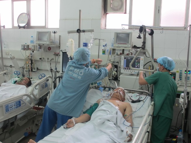 Ngành y tế: Đổi trang phục, đổi luôn thái độ làm việc