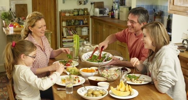 5 lý do bạn nên ăn tối trước 19h