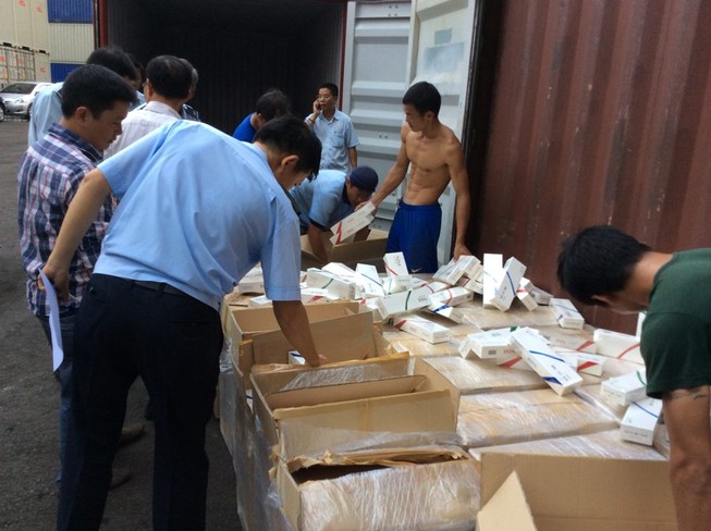 Nhập thuốc lá lậu bằng container