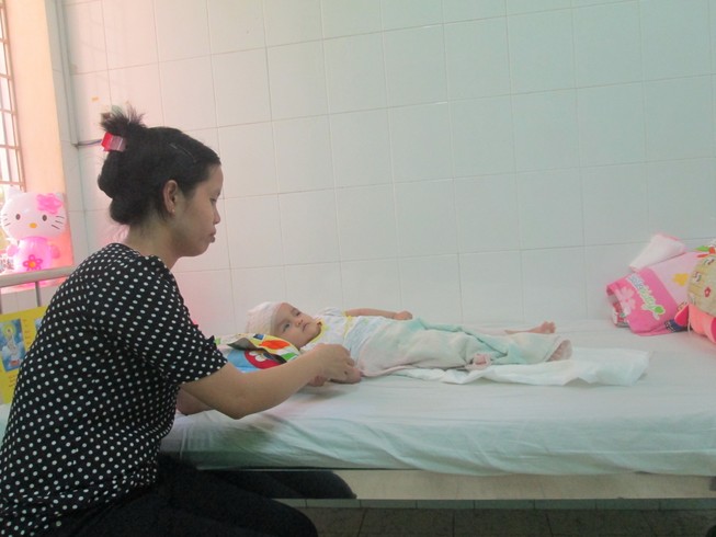 Vụ bé gái hôn mê sau khi ngã ở nhà trẻ: Chuyển hồ sơ sang công an