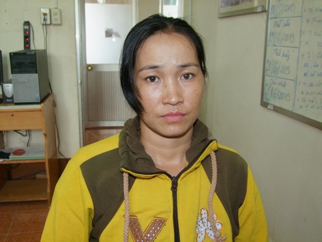 Qua hàng xóm chơi rồi 'chôm' luôn đồ
