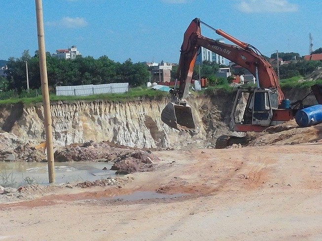 Chém người ngay trụ sở công an đang thi công