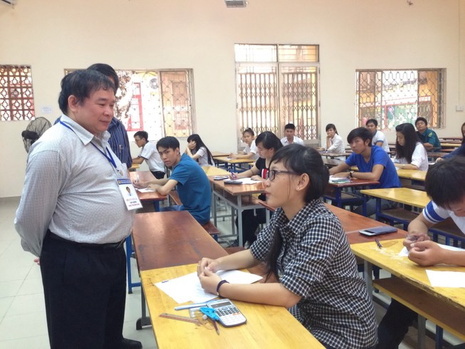 Thứ trưởng Bùi Văn Ga: Sẽ hỗ trợ hết mức để thí sinh yên tâm thi tốt!