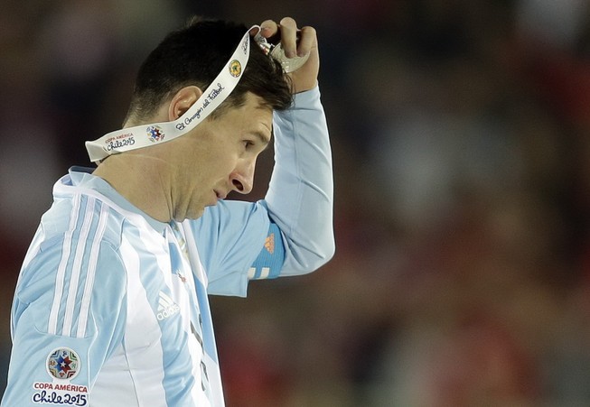 Messi được đưa lên ‘cân’ với Maradona