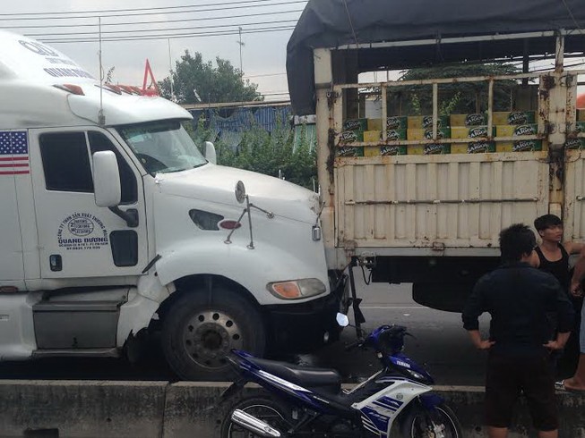 Va chạm liên hoàn, quốc lộ 1 ùn tắc kéo dài