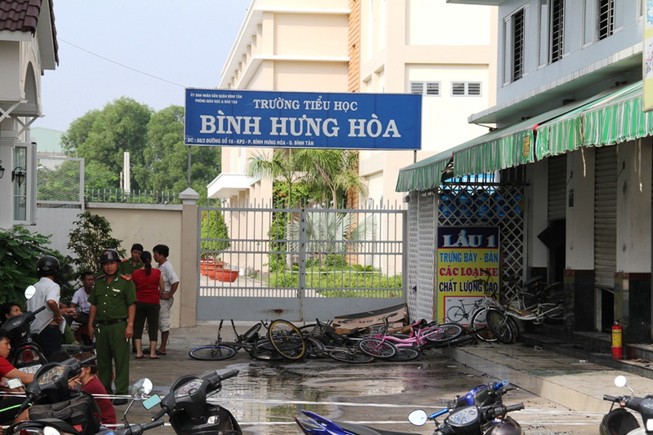 Cháy lớn thiêu rụi cửa hàng xe đạp