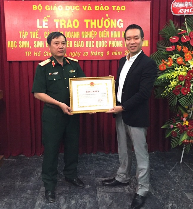 Bộ GD&ĐT trao bằng khen cho FrieslandCampina