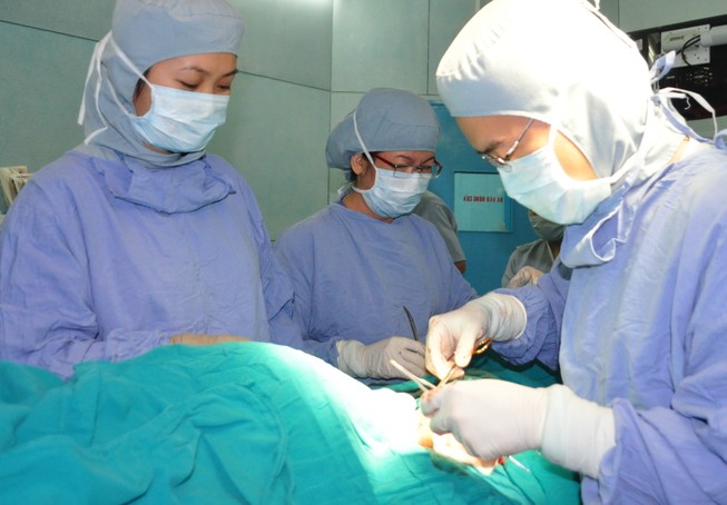Coi chừng con trẻ bị thủng ruột- bàng quang