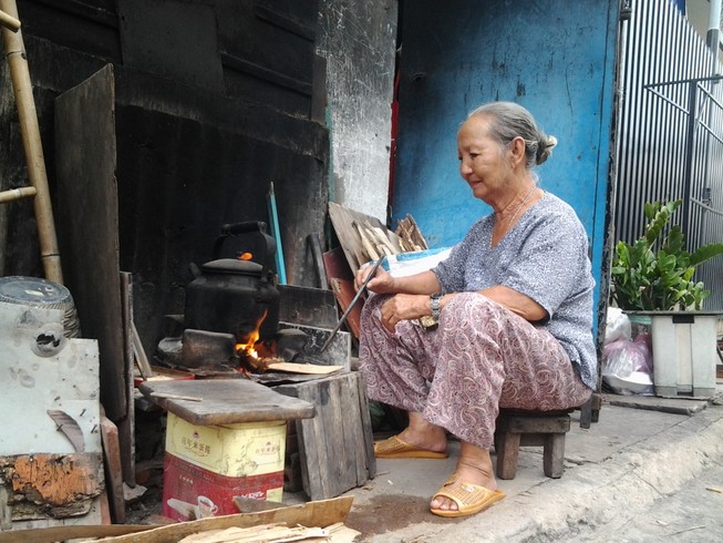 Bếp lửa giữ hồn quê nơi phố thị