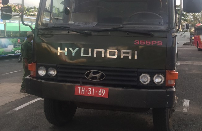 Bắt hai xe chở gỗ biển đỏ giả trên quốc lộ 51