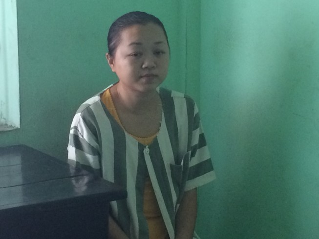 ‘Tò mò’ hộp vàng của chủ, người giúp việc vào tù