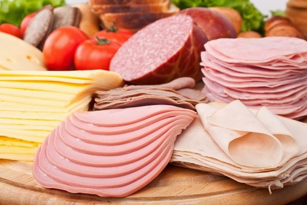 WHO cảnh báo nguy cơ ung thư từ xúc xích, thịt xông khói