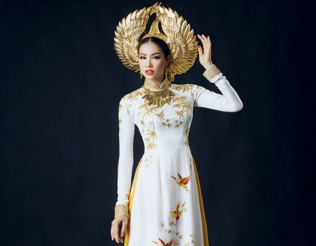 Công bố trang phục dân tộc của Phạm Hương