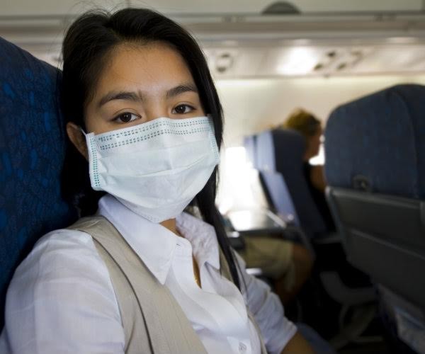 Mẹo bỏ túi giúp tránh nhiễm bệnh khi đi máy bay