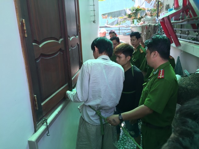 Nghi phạm bị cột dây diễn lại vụ trộm nhà đại gia Cà Mau