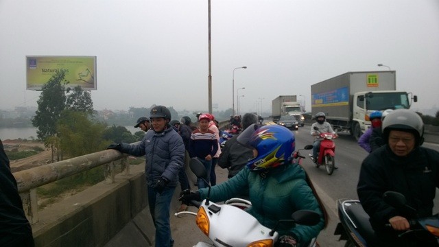 Hai người đàn ông nhảy cầu Phú Lương tự tử