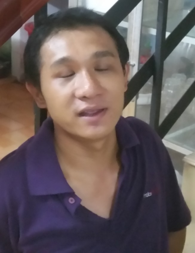 Nam thanh niên 'ngáo đá' vác đao kiếm ra đường chém người