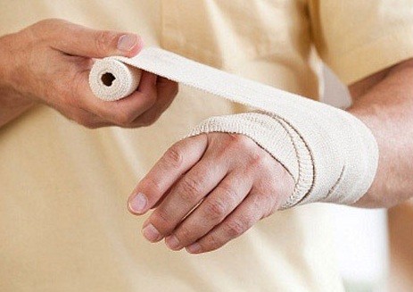 Bé trai bị bỏng bộ phận sinh dục khi đi học ở nhóm trẻ