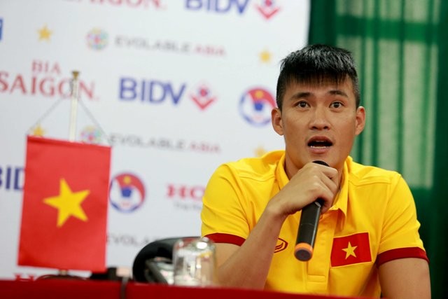 HLV Hữu Thắng ‘đỡ đòn’ cho Công Vinh sau vụ 'đá xoáy' Anh Đức