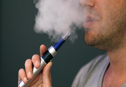 Thuốc lá điện tử và shisha nguy hiểm như thuốc lá điếu