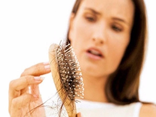 Rụng tóc có phải do thiếu chất?