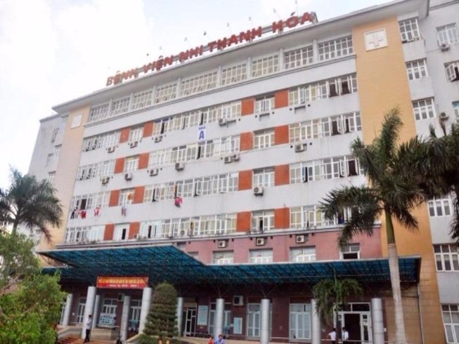 Bác sĩ phẫu thuật hút mỡ bụng 'chui' trong BV nhi