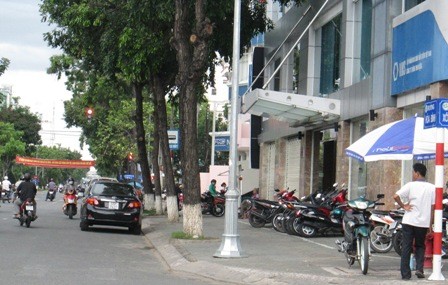 Cần lấy ý kiến cộng đồng về việc quản lý, sử dụng lòng lề đường