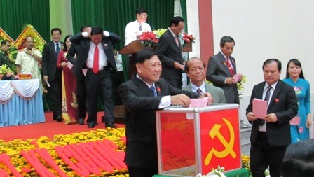 Ông Trần Văn Rón tái đắc cử bí thư Tỉnh ủy Vĩnh Long
