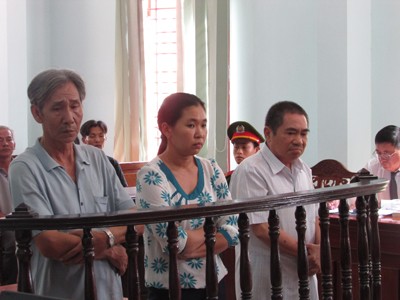 Nguyên hiệu trưởng bị truy tố tham ô nói... 'không nhận đồng nào'