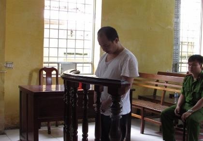 Vào tù vì 'phê' ma túy đá, chống lại công an