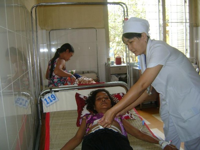 Cứu sống bệnh nhân vỡ khối u buồng trứng