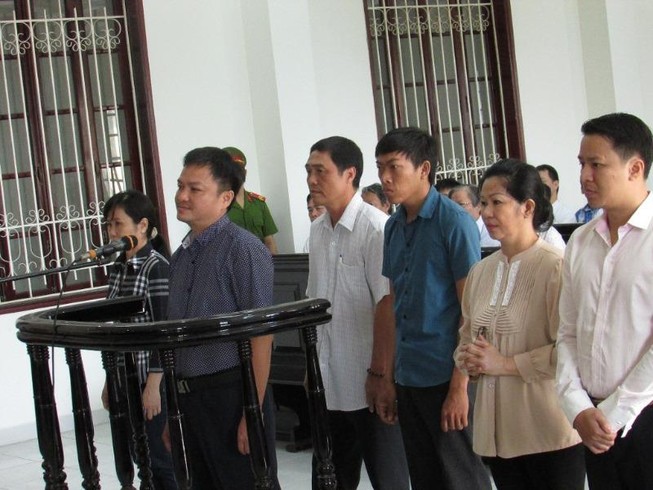 GĐ công ty lương thực và nhân viên làm trái 100 tỉ đồng