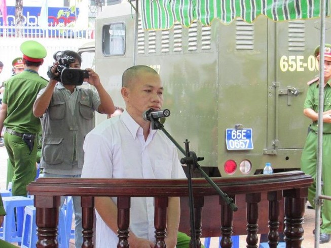 Trộm gặp công an: 'Sợ quá móc nhầm kim tiêm'