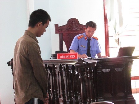Chung sống với bạn gái 15 tuổi bị phạt ba năm tù