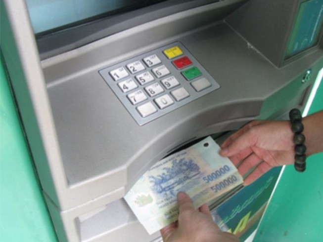 Bỗng nhiên 'bay mất' 100 triệu dù thẻ ATM vẫn trong bóp