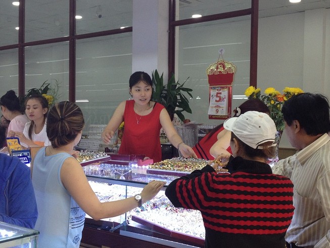 Gom tiền lì xì mua vàng ngày Thần tài